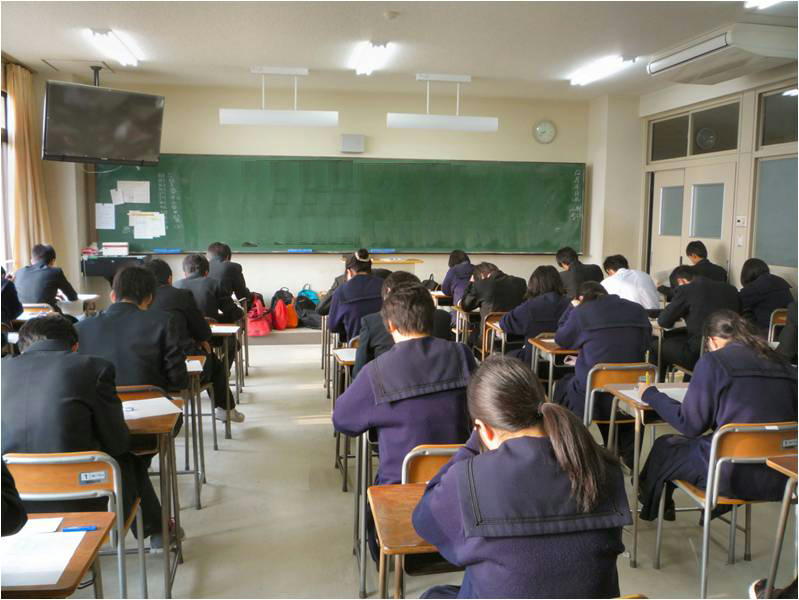 授業中の普通教室