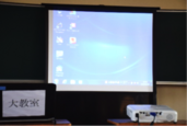 プロジェクター設置の教室の画像2