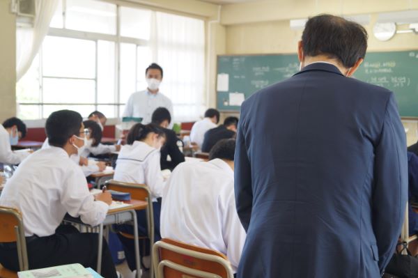 西上教育長が来校されましたの写真