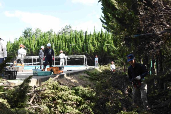 県立山の学校による環境整備活動（第2回）の写真