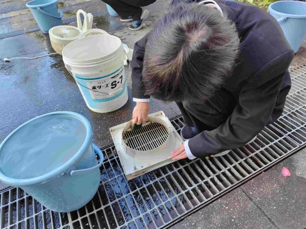 ３年次の大掃除＆ワックスがけ