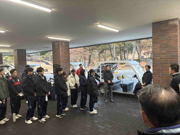 加古川ゴルフ倶楽部で実習をしました(スポーツ総合演習)の写真2