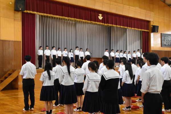 全校集会