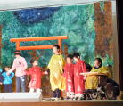 文化祭で演劇をしている画像