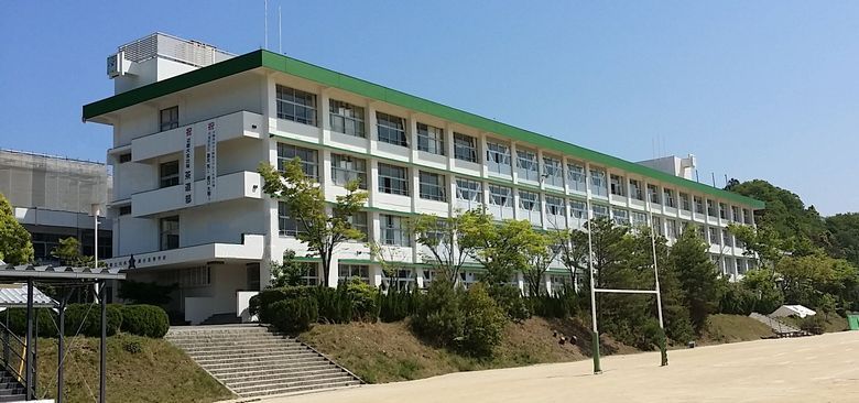 川西緑台高等学校