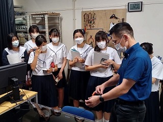 大学研究室訪問（人文・数理探究類型１年）の活動写真