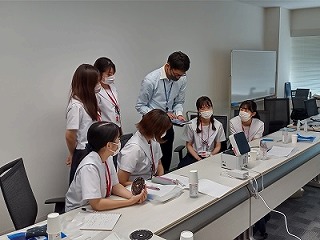 企業研究室実習（人文・数理探究類型２年）の活動写真