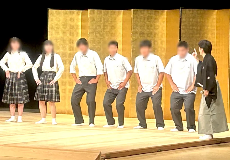 芸術鑑賞会の様子