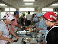 料理をしている様子