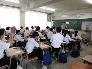 教室での授業風景の画像